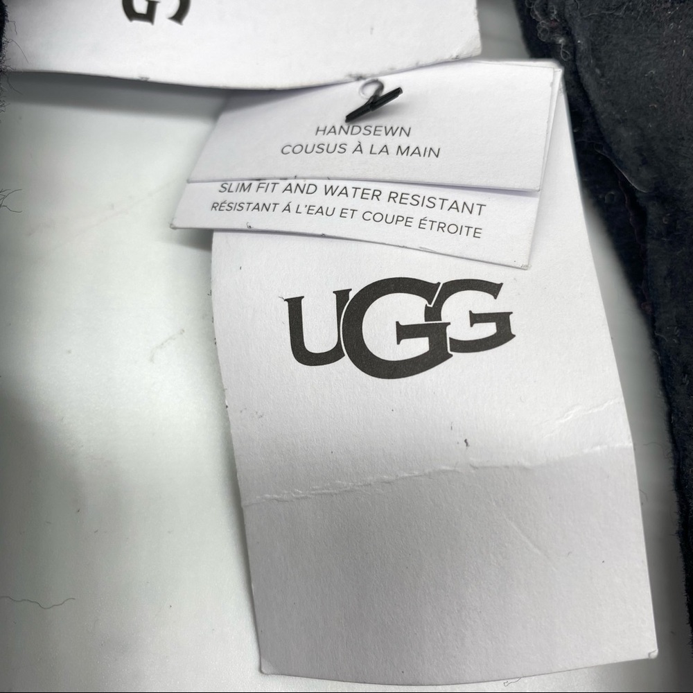 UGG Women’s Black Shearling Seamed Tech Gloves NWT - Picture 3 of 12